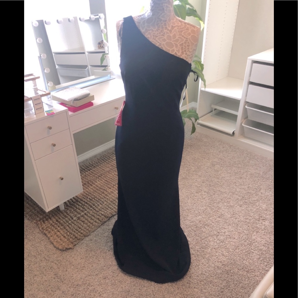 NWT never worn Eliza J one sleeve navy maxi gown